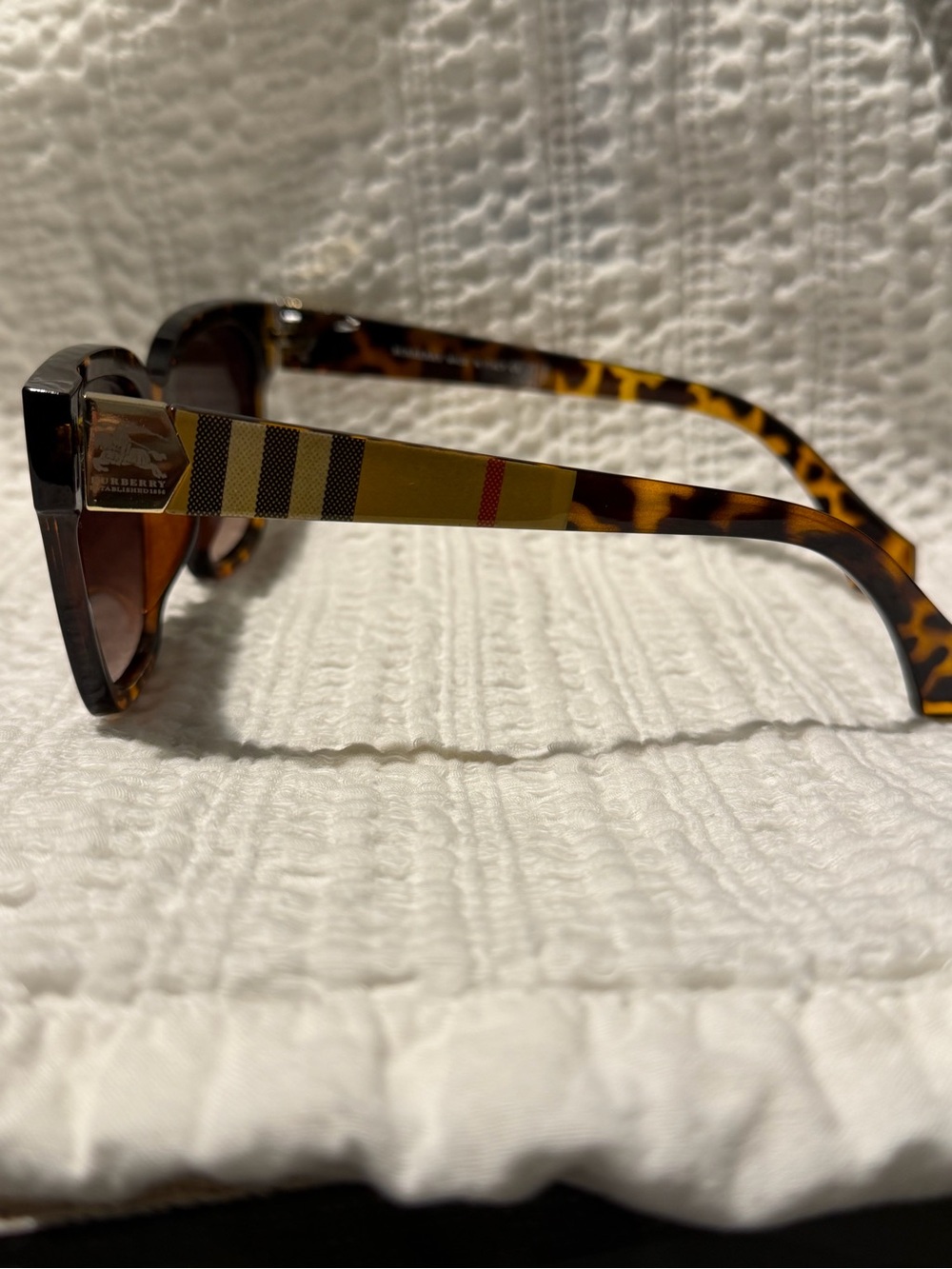 Burberry Tortoiseshell Frame Sunglasses with Brown Gradient Lenses - Picture 4 of 8